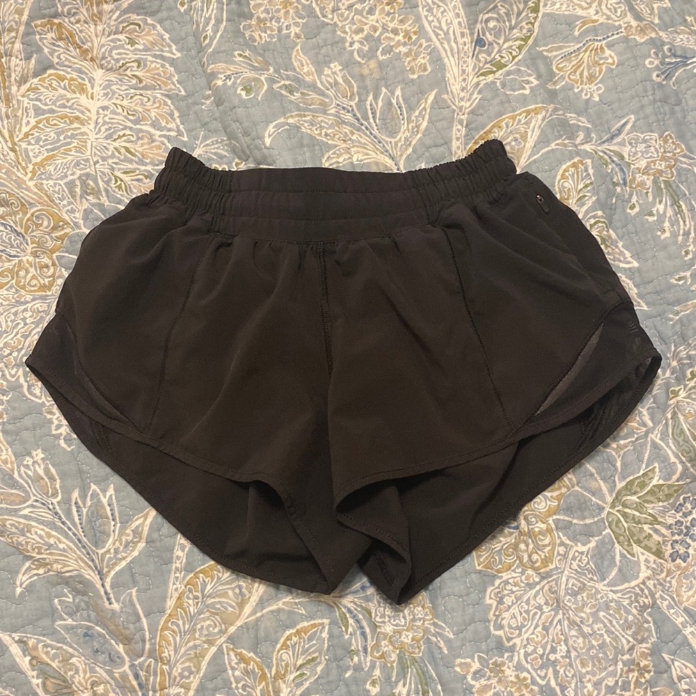 Lululemon Black Hotty Hots 2.5 in Low Rise
